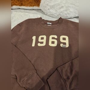 GAP Unisex Crewneck Cotton Blend  Sweater in Brown with Cream Accents
